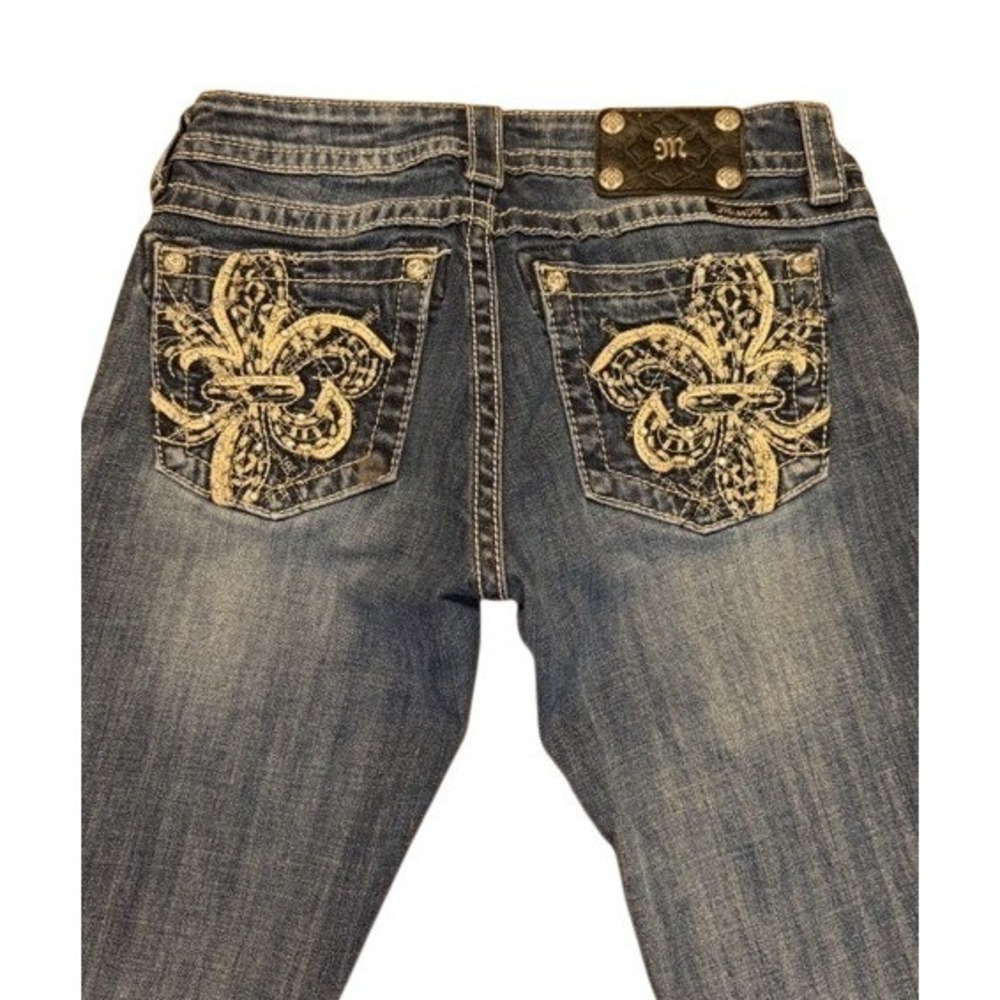 Embellished Fleur-Back Blue Women’s Jeans